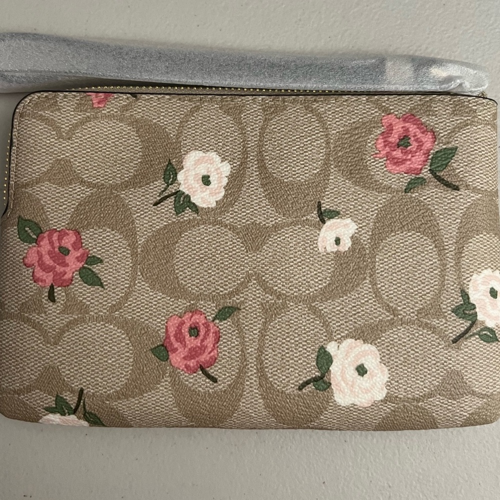 Coach Corner Zip Wristlet In Signature Canvas With Floral Print - Picture 2 of 3